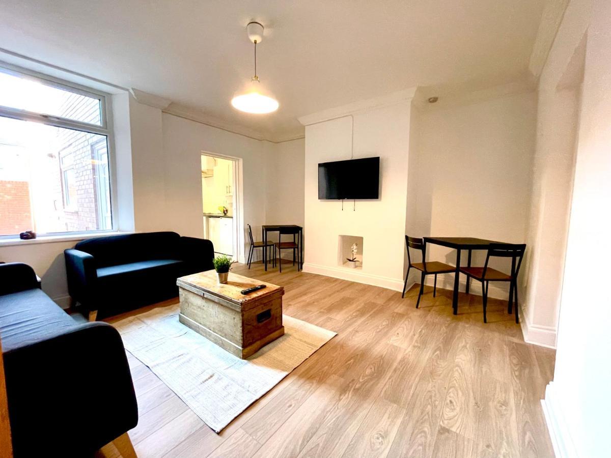 Huge Serviced Apartment With Free Parking Jesmond Luaran gambar