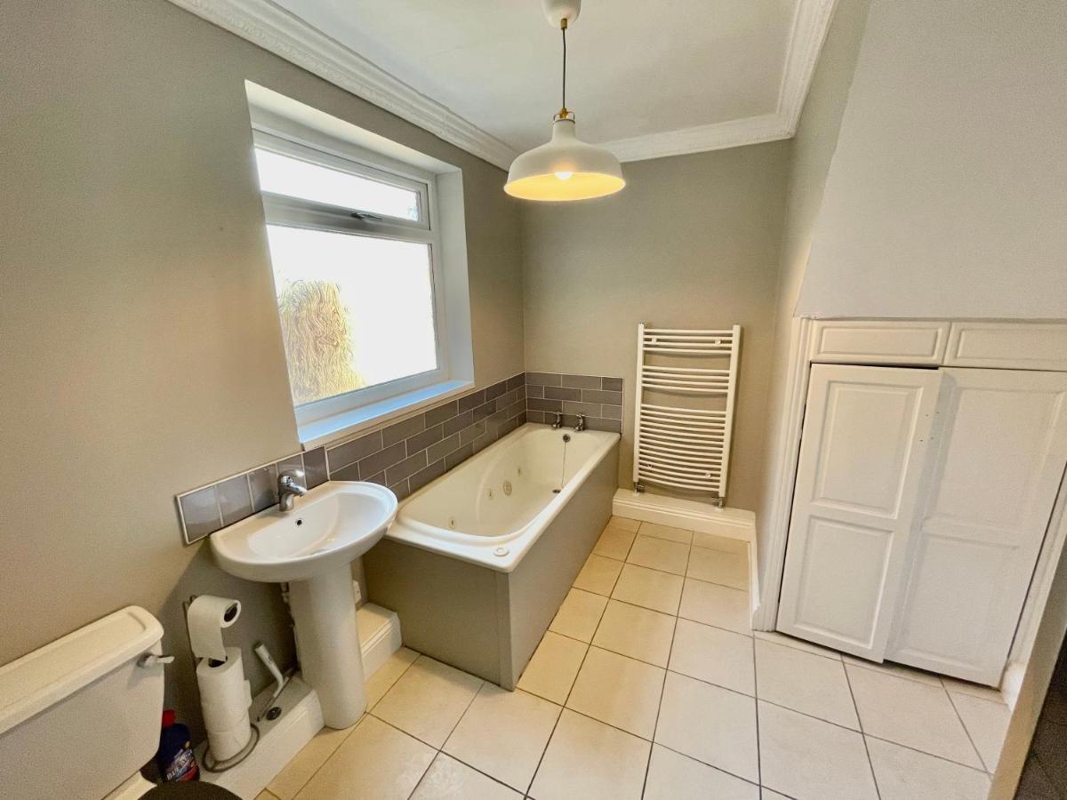 Huge Serviced Apartment With Free Parking Jesmond Luaran gambar